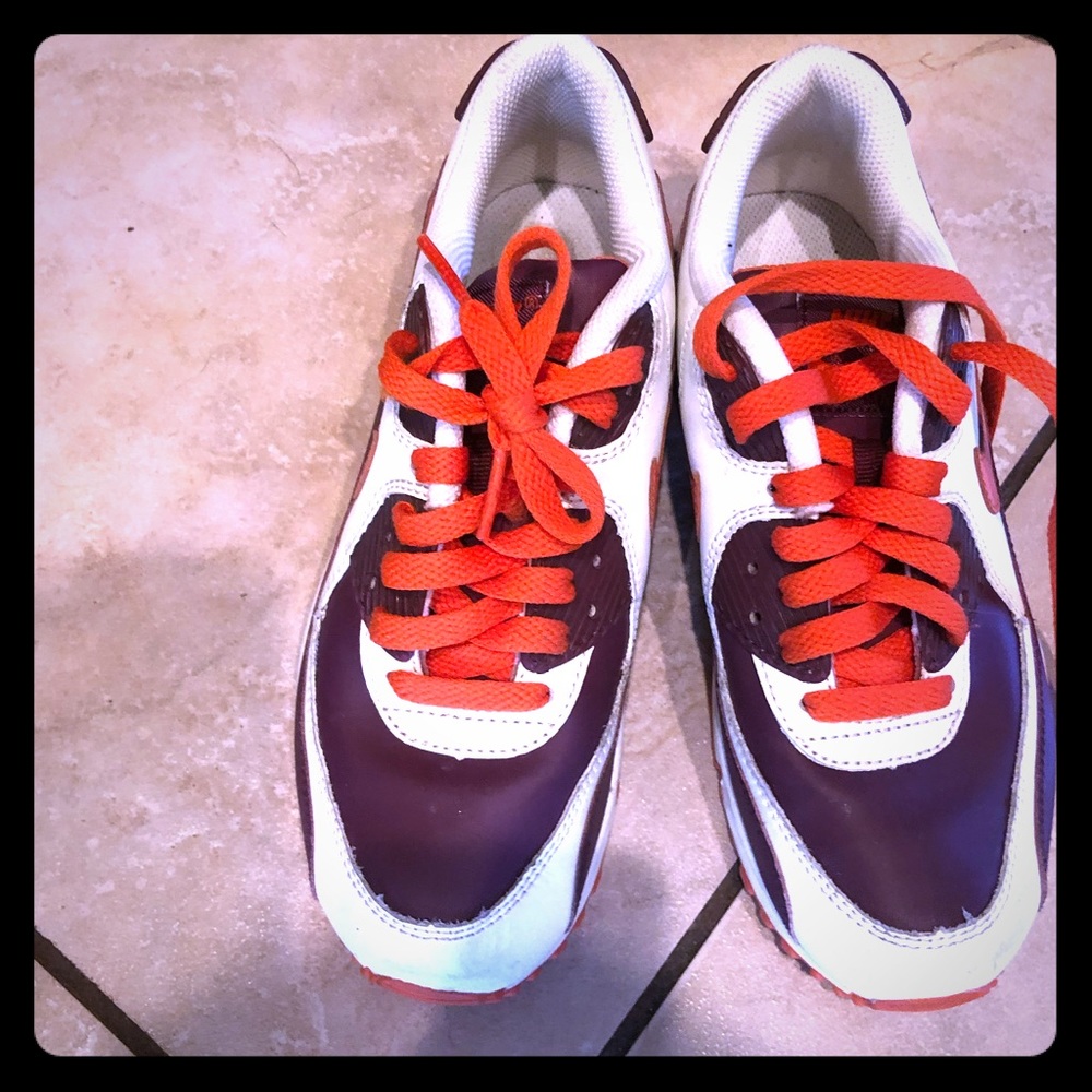 Nike youth/women’s shoes only worn 1 time